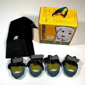 **SOLD** Ruffwear |. Polar Trex Boots (x4)